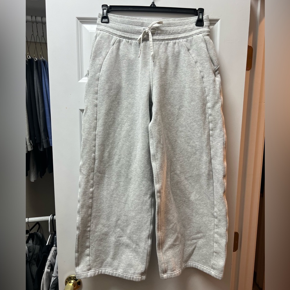 Lululemon Scuba Mid-Rise Wide-Leg Grey Pants in Regular Length Size Medium